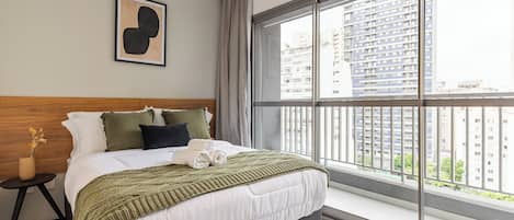 Premium-Apartment, 1 Doppelbett, Küche, Stadtblick | Individuell dekoriert, individuell eingerichtet