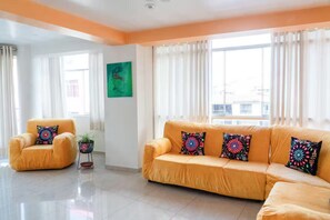Living area - Apartment close to the main square + airport pickup (cusco)