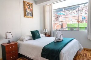 3 chambres, fer et planche à repasser, draps fournis