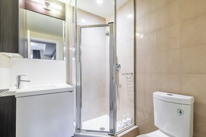 Superior Room, Non Smoking, Kitchen | Bathroom