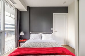 Superior Room, Non Smoking, Kitchen - CN Tower Suites Toronto Across CN Tower (Toronto)