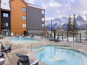 Pool - 3 Bed/3 Bath Cozy Mountain Retreat (Canmore)