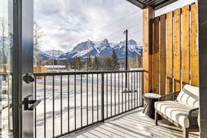 Property grounds - 3 Bed/3 Bath Cozy Mountain Retreat (Canmore)