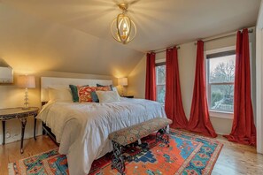 4 slaapkamers, een strijkplank/strijkijzer, reisbedje, gratis wifi