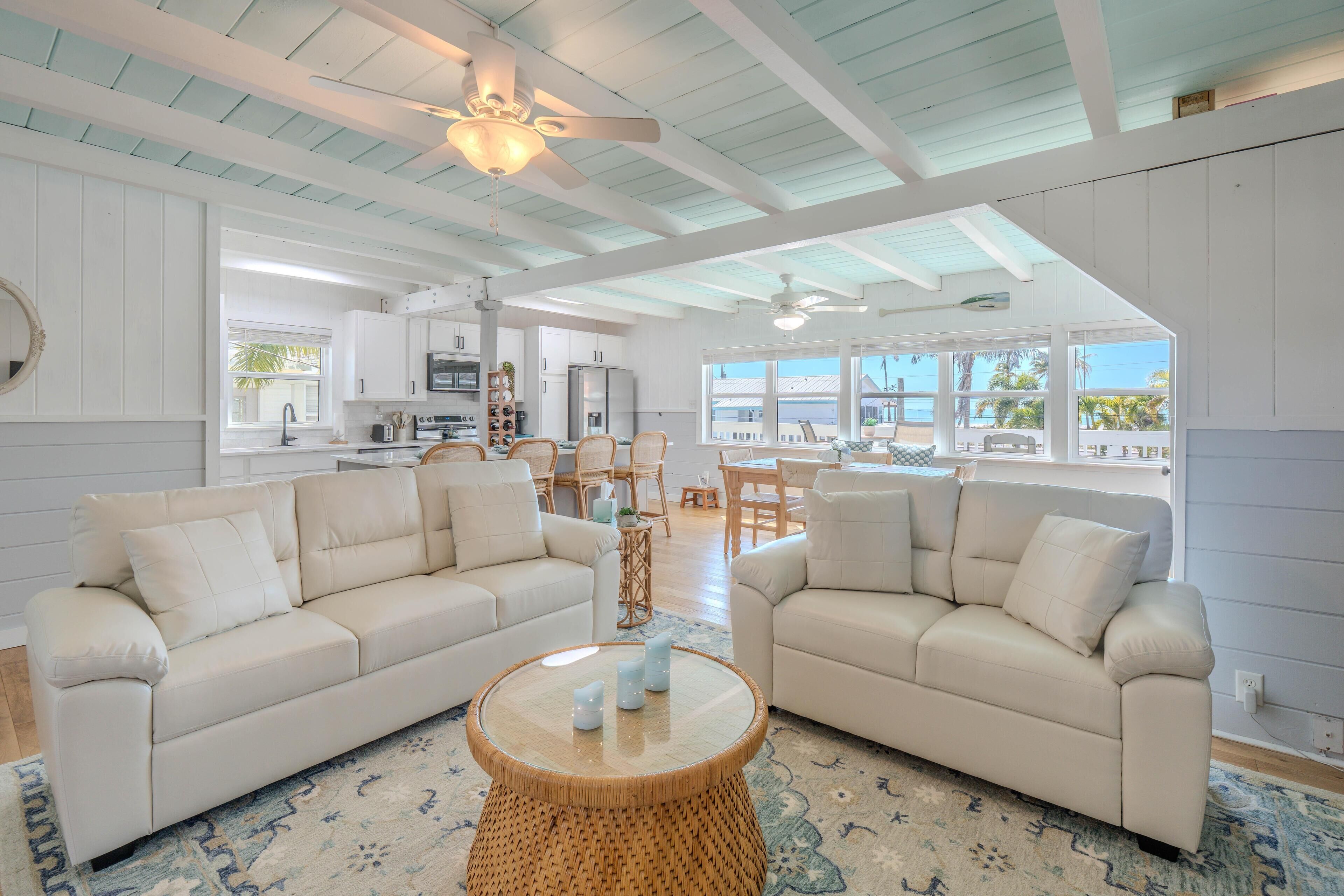 House, Multiple Beds (Palmetto Breeze) | Living area