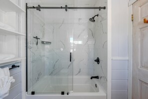Maison, plusieurs lits (Palmetto Breeze) | Salle de bain