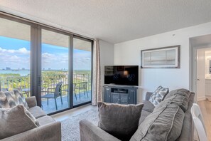 Lägenhet - 1 queensize-säng (Lovers Key Beach Club #606) | Vardagsrum