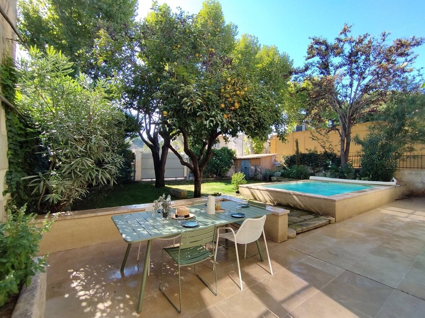 تناول الطعام بالخارج