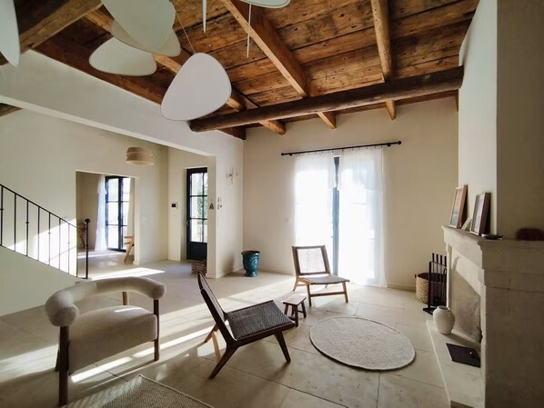 Interior - Mas provençal with swimming pool Oustau de Fontvieille (Fontvieille)