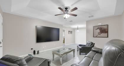 Cozy & Walkable Avocet Ave. Condo – Prime Location