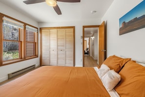 2 bedrooms, desk, iron/ironing board, free WiFi - Basecamp Durango | Pool | Hot Tub | Trails (Durango)
