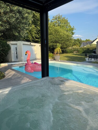 Villa with heated pool and jacuzzi at the foot of the Loire castles