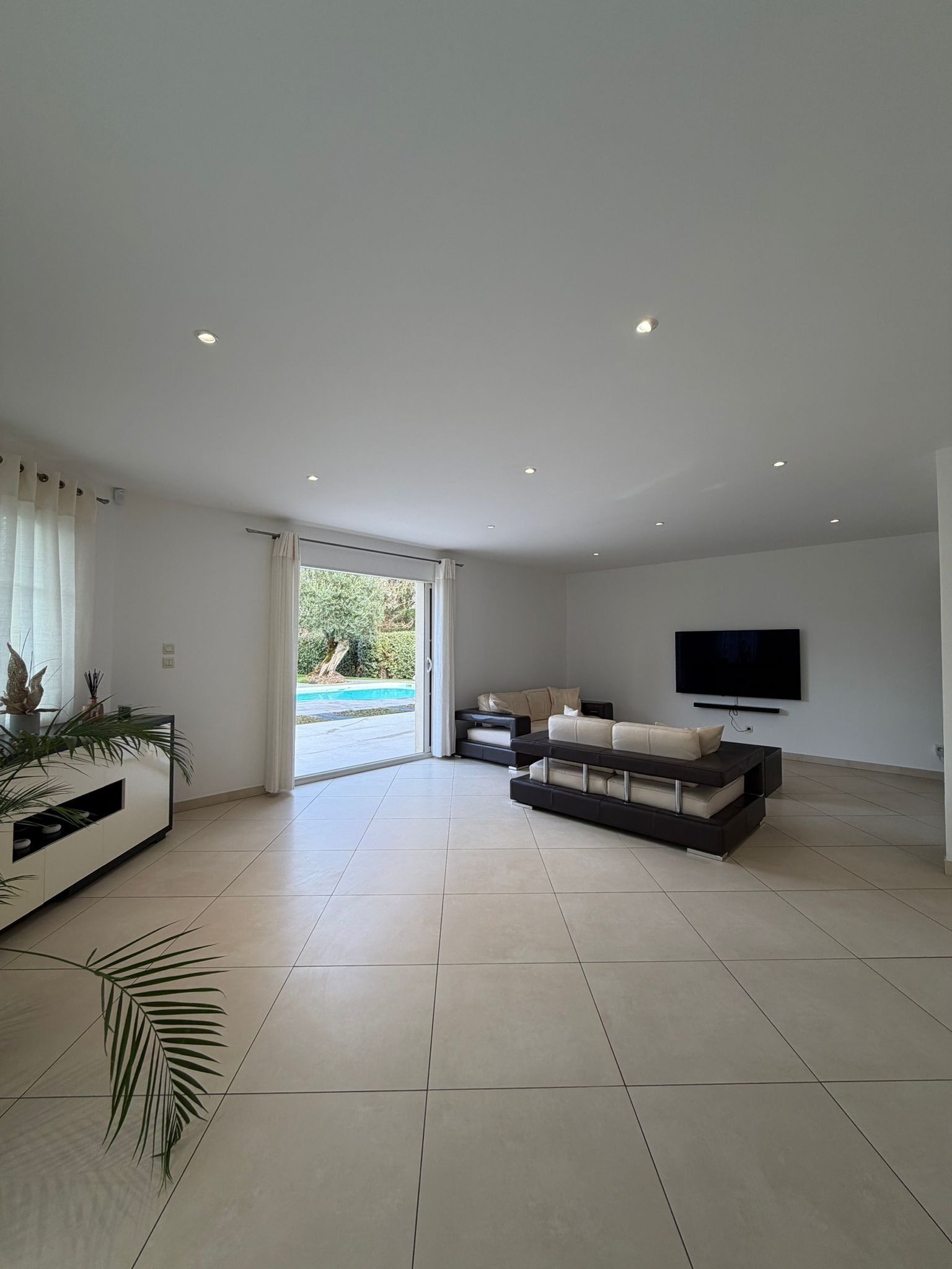 Smart TV, fireplace, foosball, table tennis