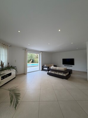 Smart TV, fireplace, foosball, table tennis