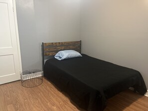 3 bedrooms, Internet, bed sheets - Serene 3-bedroom house in a pleasant Atlanta neighborhood. (Atlanta)