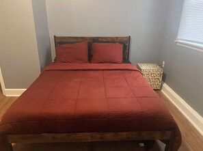 3 bedrooms, Internet, bed sheets - Serene 3-bedroom house in a pleasant Atlanta neighborhood. (Atlanta)