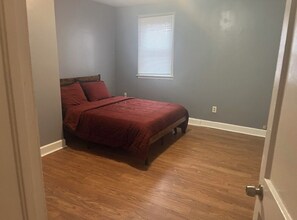 3 bedrooms, Internet, bed sheets - Serene 3-bedroom house in a pleasant Atlanta neighborhood. (Atlanta)