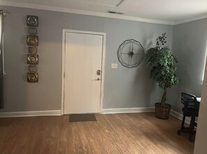 Interior - Serene 3-bedroom house in a pleasant Atlanta neighborhood. (Atlanta)