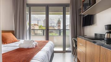 Apartamento luxo, cozinha, vista para a cidade