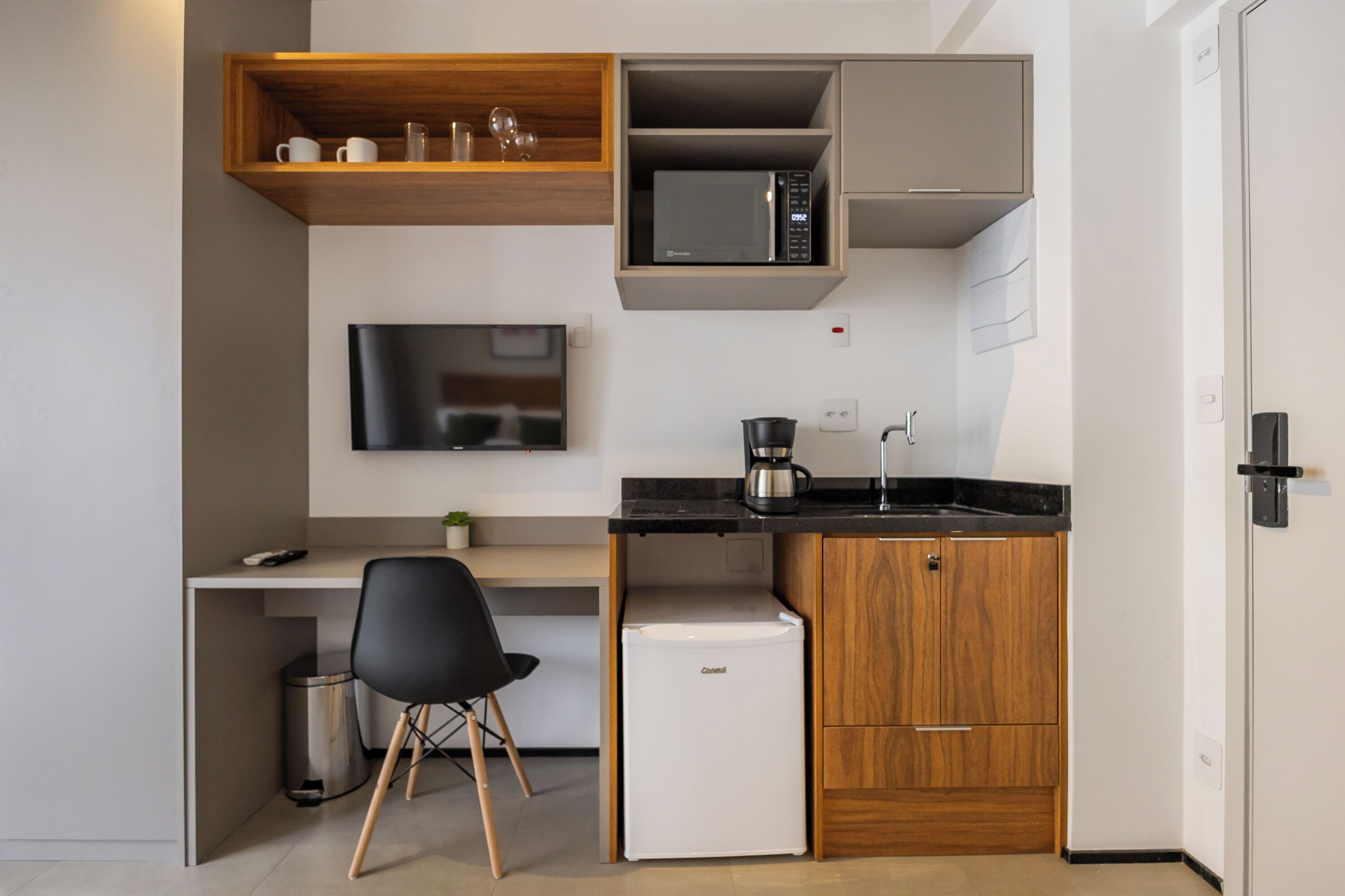 Apartamento luxo, banheiro privativo, vista para a cidade | Parte interna