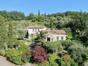 Exterior - Villa Notre-Dame-des-Fleurs - Luxury in Provence, 6 bedrooms, large swimming pool (Grasse)