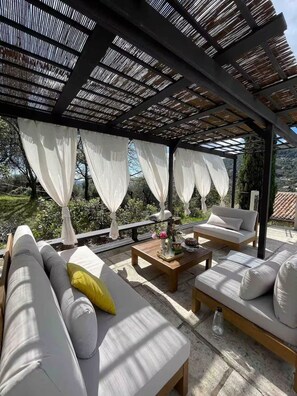 Terrace/patio - Villa Notre-Dame-des-Fleurs - Luxury in Provence, 6 bedrooms, large swimming pool (Grasse)
