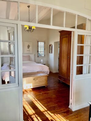 6 bedrooms, iron/ironing board, WiFi, bed sheets - Villa Notre-Dame-des-Fleurs - Luxury in Provence, 6 bedrooms, large swimming pool (Grasse)