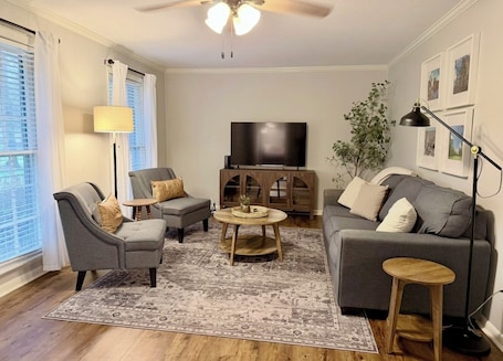 TV connectée. 3-bedroom house in peaceful McKenzie near Bethel University