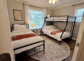 3 bedrooms, iron/ironing board, free WiFi, bed sheets