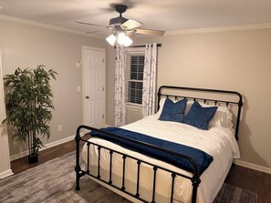 Room - 3-bedroom house in peaceful McKenzie near Bethel University (McKenzie)