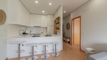 Apartamento superior, vistas a la ciudad | Cocina privada