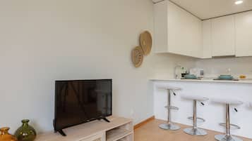 Apartamento superior, vistas a la ciudad | Interior