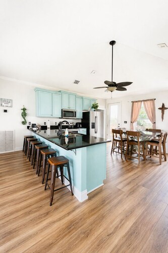 Modern Luxury Island Retreat — Family-Friendly with Gulf Views