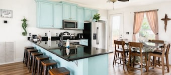 Modern Luxury Island Retreat — Family-Friendly with Gulf Views