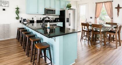 Modern Luxury Island Retreat — Family-Friendly with Gulf Views