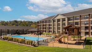 Indoor pool, outdoor pool - Couple's Getaway-Walk to the Branson Landing (Branson)