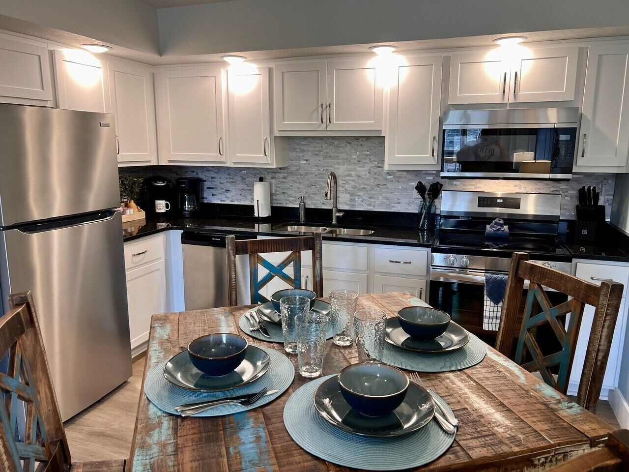 Fridge, microwave, oven, stovetop