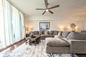 Smart TV - Luxe Tidewater Penthouse sleeps 10 (Panama City Beach)