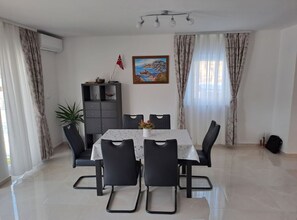 Apartment (Two Bedroom Apartment) | Dining room - Apartment Freya (Karlovac)