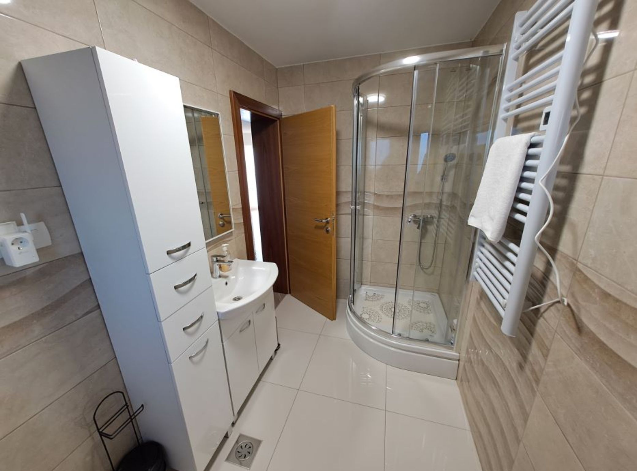 公寓 (Two Bedroom Apartment)