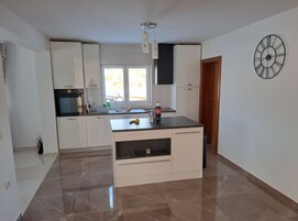 Apartamento (Two Bedroom Apartment) | Cocina privada | Frigorífico