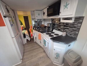 Fridge, microwave, stovetop - 1603 Ocean Lakes Pet Friendly Golf Cart⛱️🏝️🩱🌊👙☀️🐚 (Myrtle Beach)