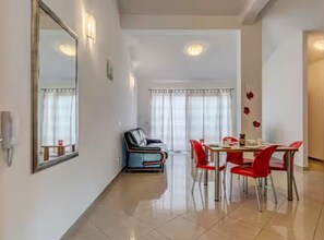 Apartemen (Two bedroom apartment IV) | Ruang keluarga