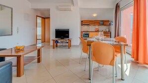 公寓 (Two bedroom apartment III) | 餐廳