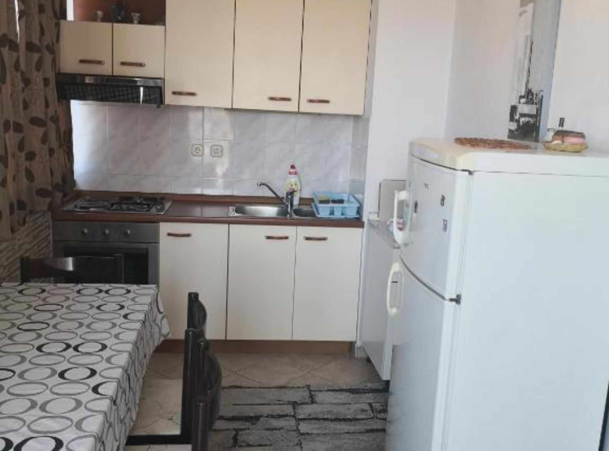 Studio (Studio Apartment with sea view) | Private kitchen | Fridge
