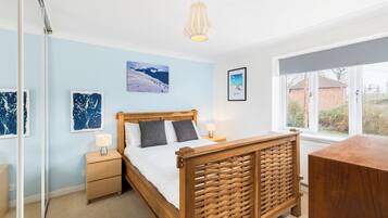 3 bedrooms, iron/ironing board, free WiFi, bed sheets