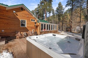 Terrace/patio - Grizzly Bear Creek Cabin (Keystone)