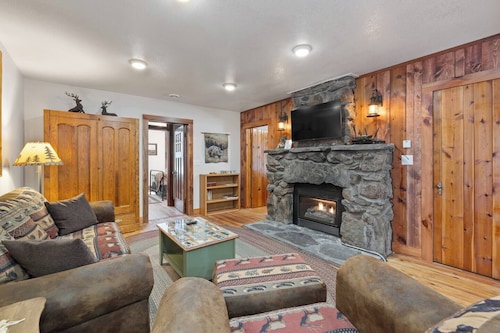 Grizzly Bear Creek Cabin