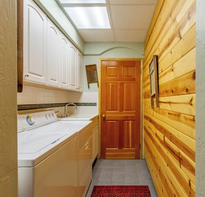 Interior - Lakefront in Bass Lake Willow Cove with dock (Bass Lake)