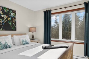 4 habitaciones, tabla de planchar con plancha, wifi y ropa de cama 